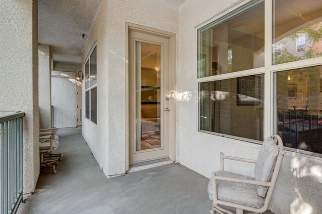 Building Photo - STUNNING 3 BEDROOM 2 FULL BATH FIRST FLOOR...