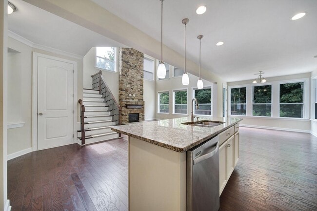 Building Photo - Gorgeous 4 Bed 3.5 Bath Home with Basement...