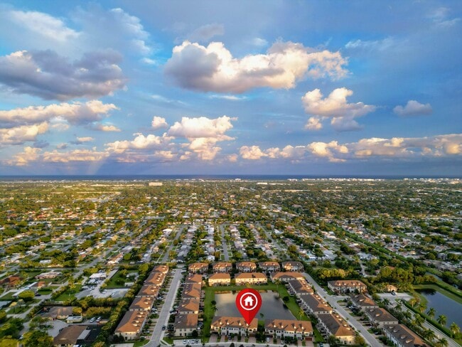 Building Photo - 2366 Byron St