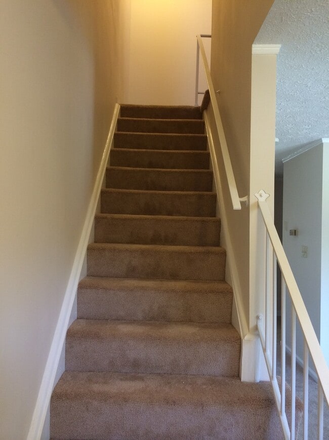 Building Photo - 365 Deputy Ln