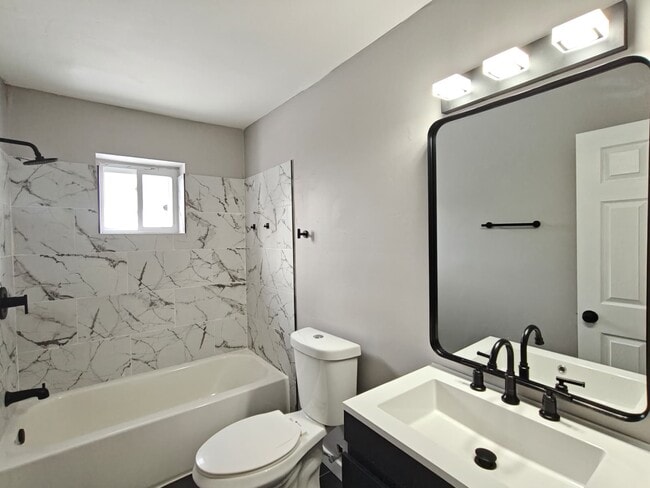 Building Photo - 308 Main St