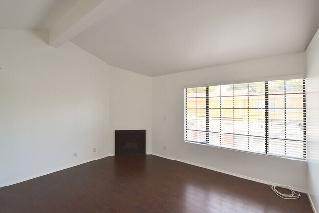 Interior Photo - 5744