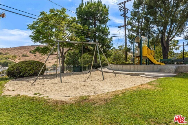 Building Photo - 4755 Templeton St
