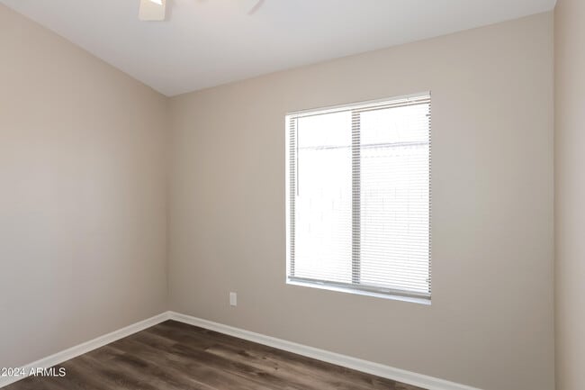 Building Photo - 1815 E Hamel Way