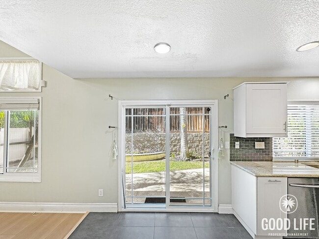 Building Photo - Beautiful 3-Bed Home w/ Vaulted Ceilings, Stainless Appliances, Private Backyard & 2-Car Garage