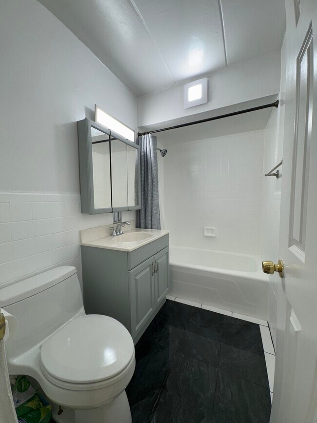 Building Photo - 2546 N Harlem Ave