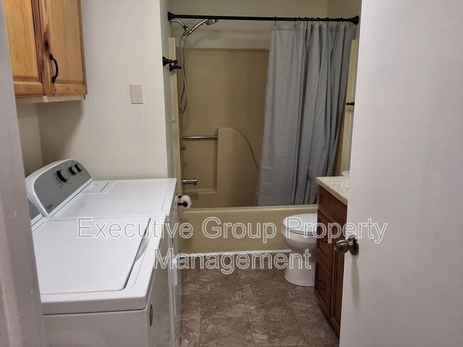 Building Photo - 1800 Preston St