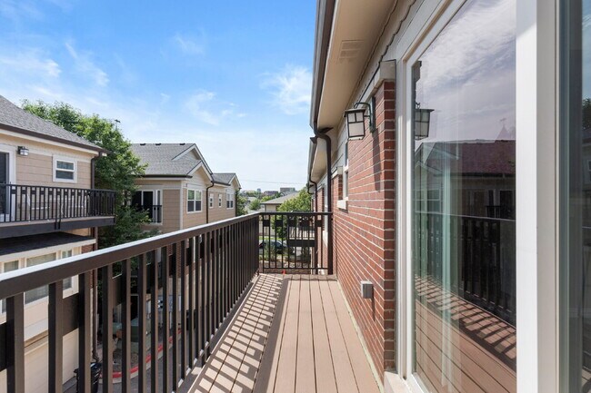 Building Photo - $3,350.00 - 2 Bedroom, 2.5 Bathroom Condo ...
