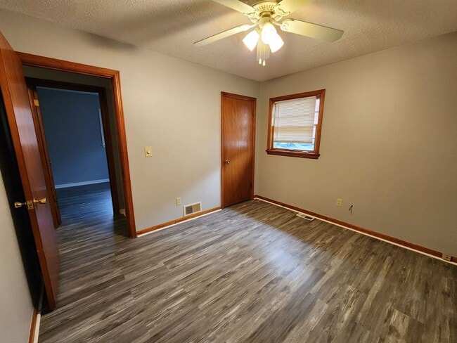Building Photo - Beautiful 3 Bedroom 1 Bathroom Home