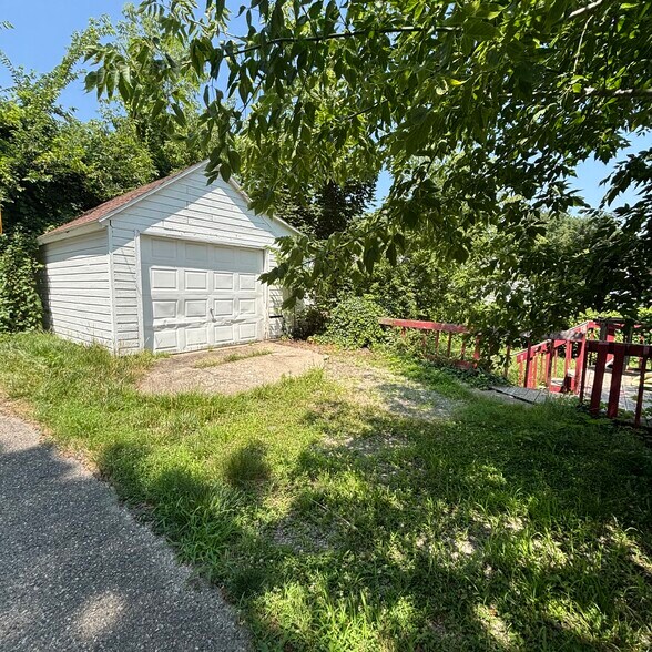 Building Photo - 1810 Coleman Ave
