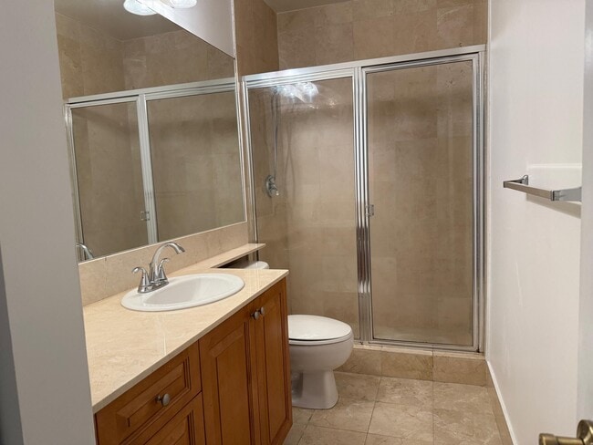 Building Photo - 606 Fern St