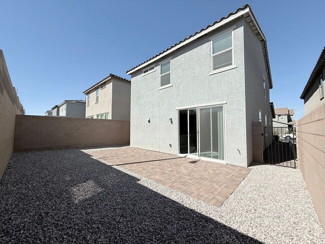 Building Photo - Beautiful two-story single-family house