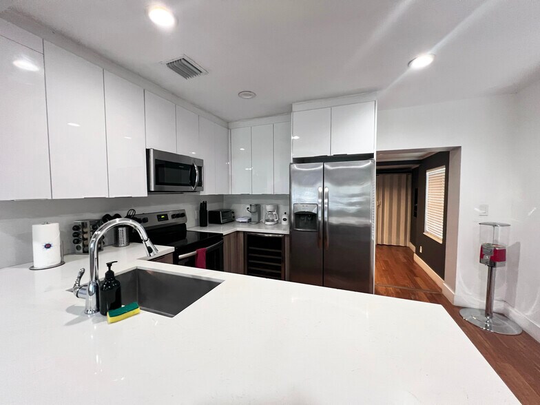 Building Photo - 324 NW 52nd St