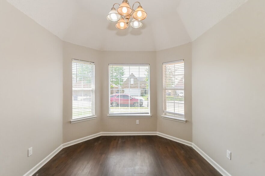 Building Photo - 9882 Wynngate Dr