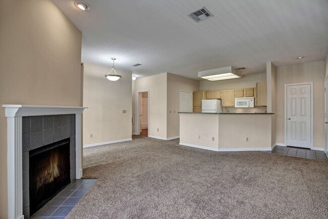 Lincoln Villas on Memorial Living Room - Lincoln Villas on Memorial