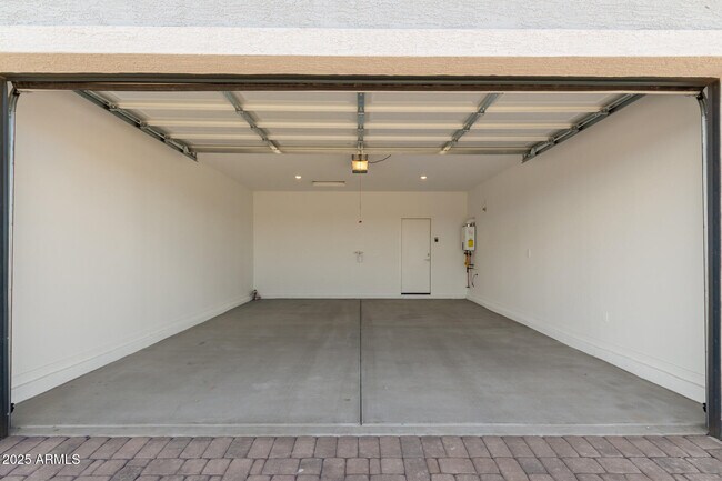 Building Photo - 3732 S 87th Dr