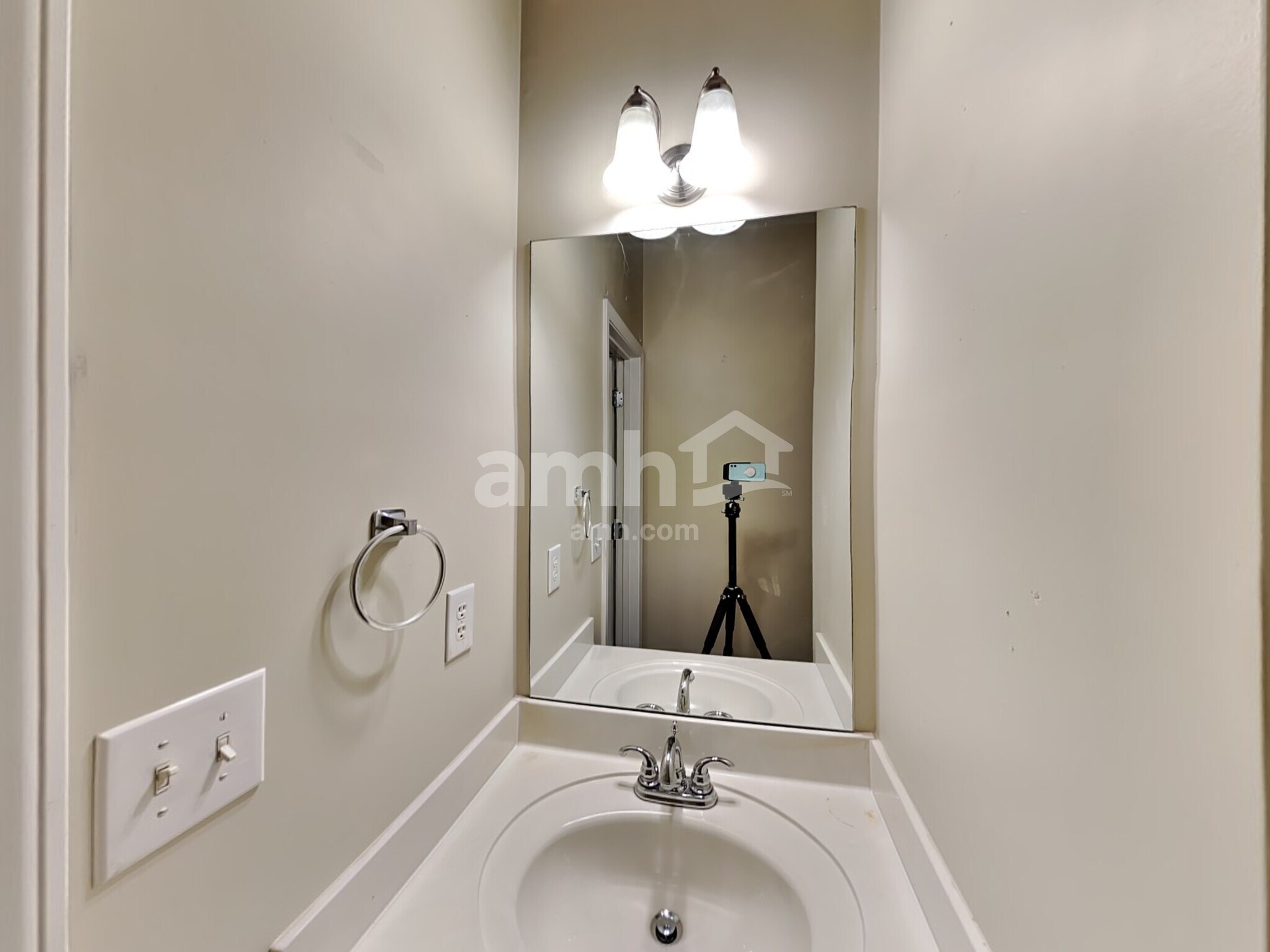 Building Photo - 907 Yancey Ct