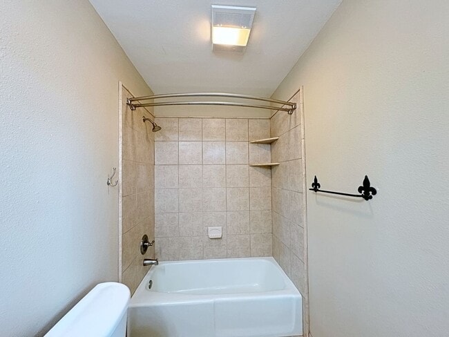 Building Photo - Custom Remodeled Townhome off Jefferson Hwy