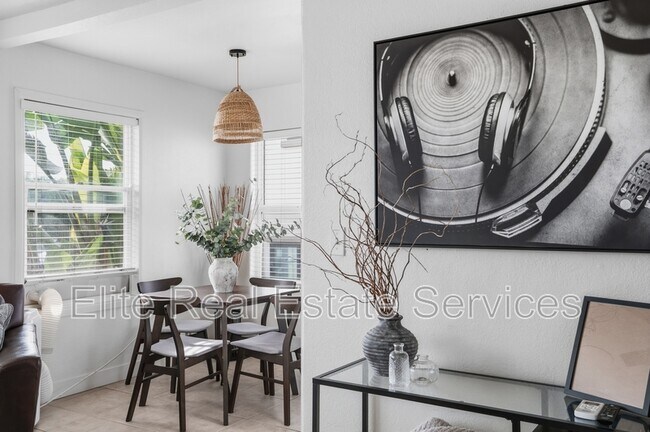 Building Photo - 2606 Juan St