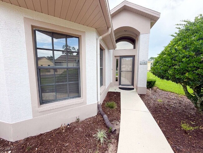 Building Photo - 6240 Fairskies Dr