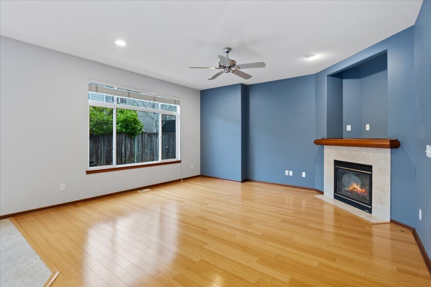 Family Room - 5926 SE 2nd Ct