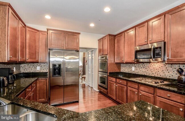 Building Photo - 3321 Eagle Ridge Dr