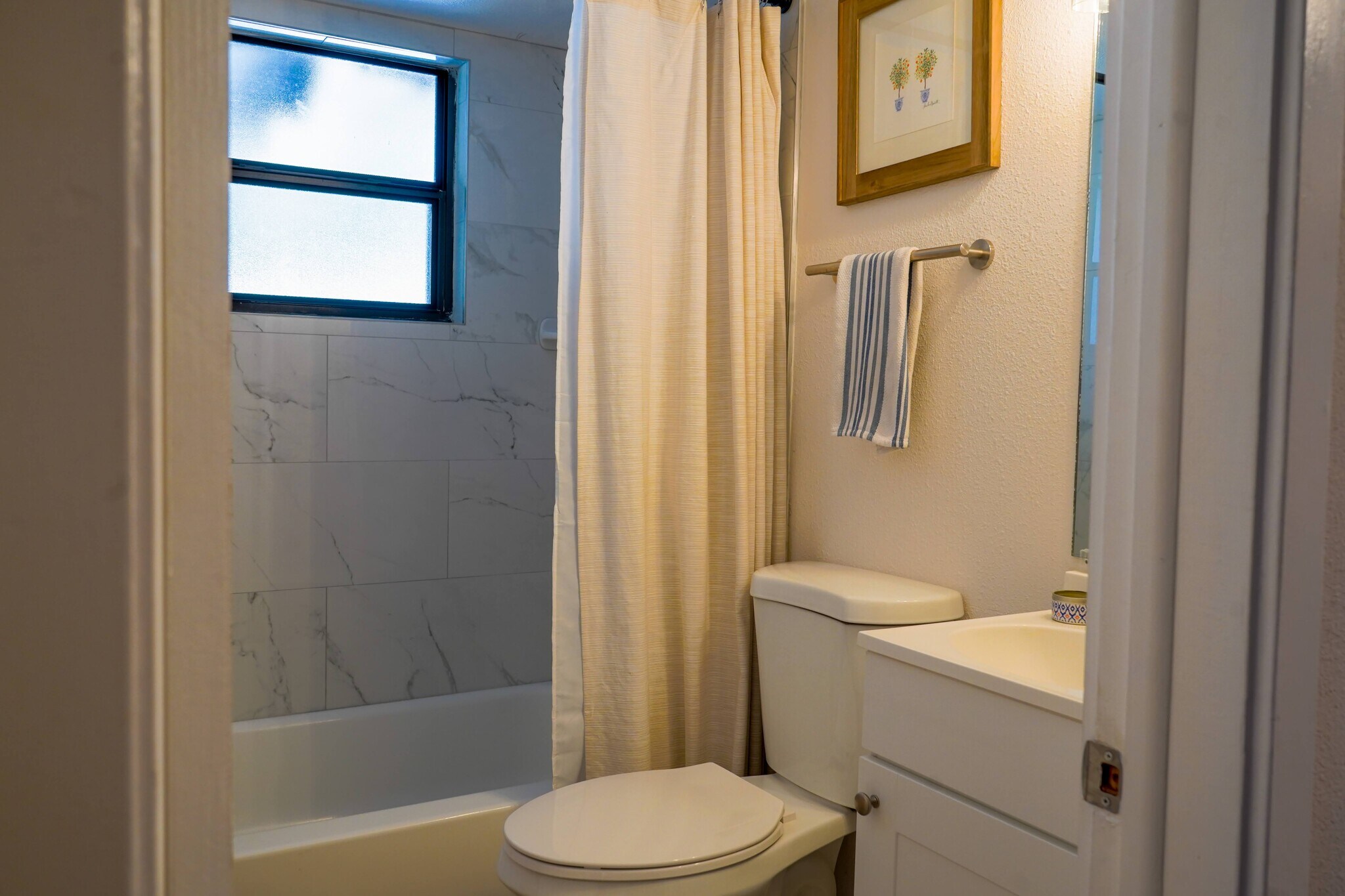 Building Photo - 3835 4th Ave N