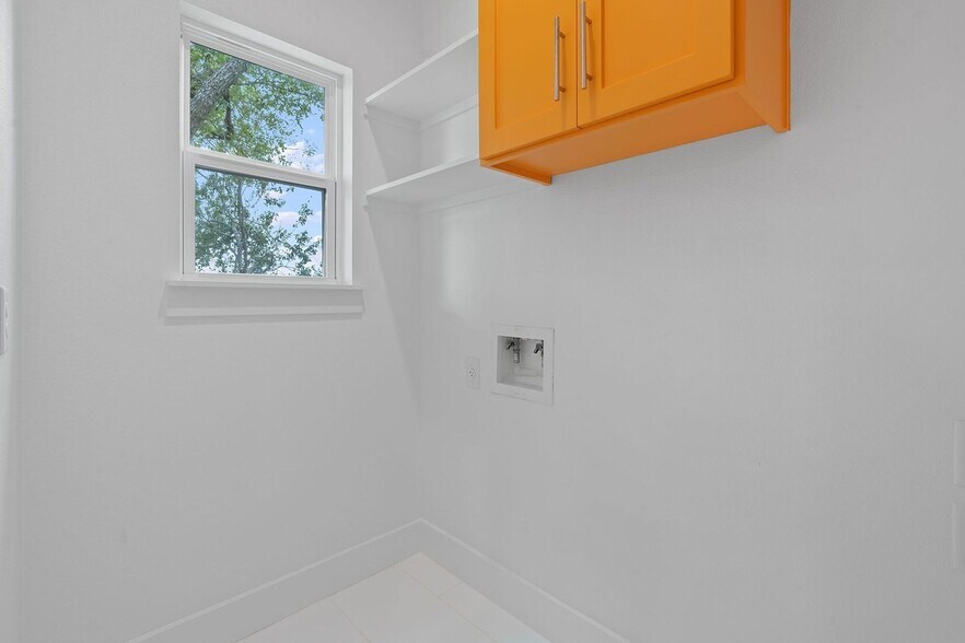 Building Photo - 124 S Mockingbird Cir