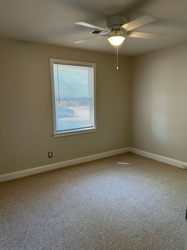 Building Photo - 2 Bedroom Apartment on Blossom Street