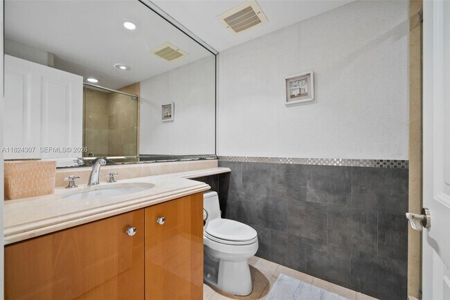 Building Photo - 17875 Collins Ave