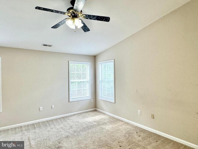 Building Photo - 9 Kimberly Dr