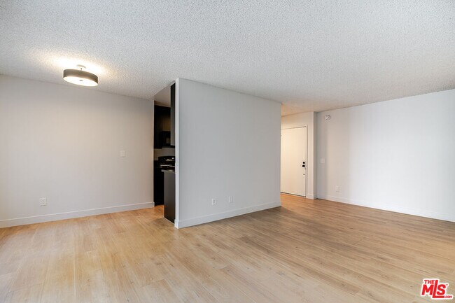 Building Photo - 1352 S Carmelina Ave