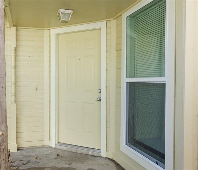 Building Photo - 9714 Eastwend Dr