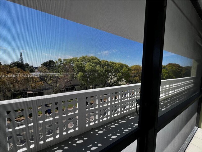 Building Photo - 1425 Arthur St