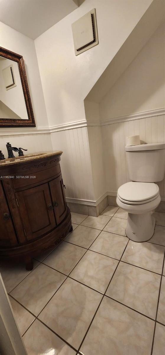 Building Photo - 23 N Valencia Dr