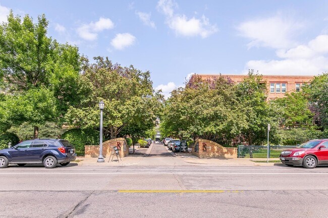 Building Photo - 680 N 2nd St