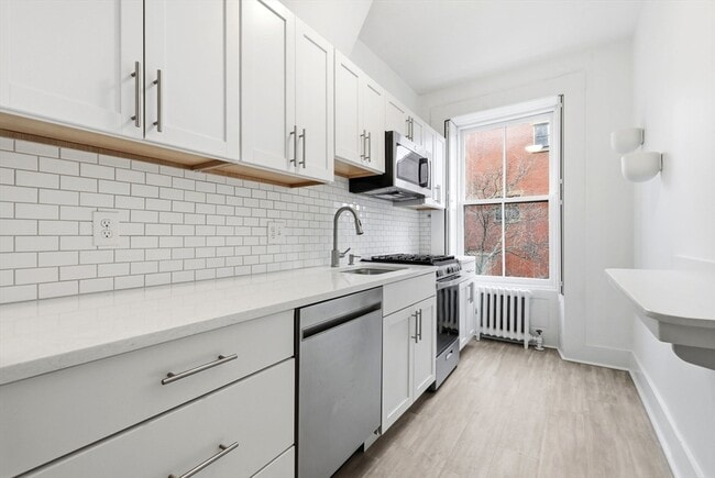 Building Photo - 93 Pinckney St