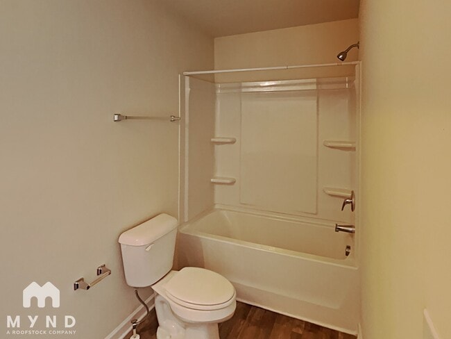 Building Photo - 2547 Piering Dr