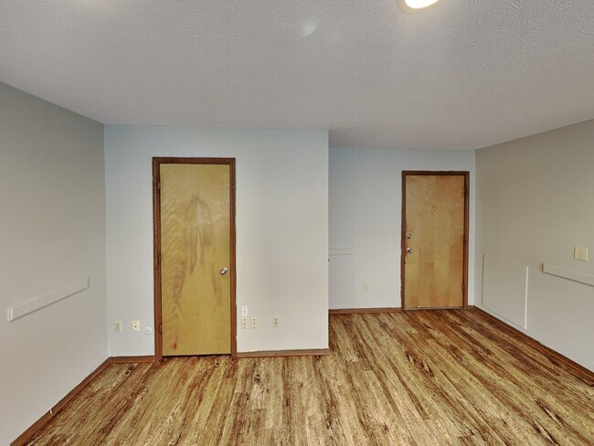 Building Photo - 42 E 13th Ave