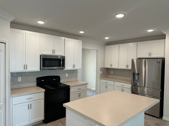 Building Photo - FOR RENT - 4 BEDROOM/ 2 BATHROOM HOUSE WITH POOL IN DAVENPORT