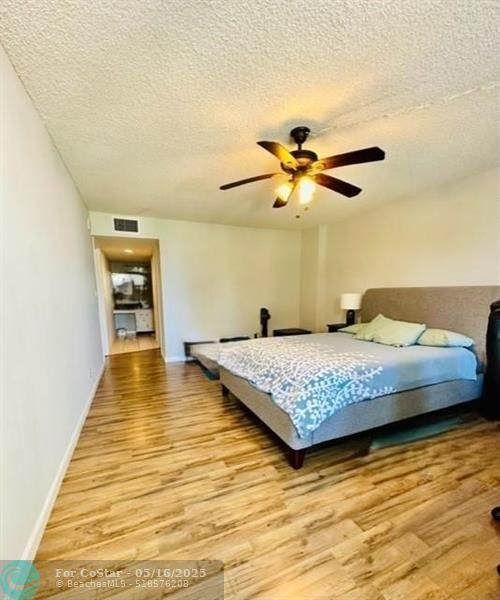 Building Photo - 1150 Hillsboro Mile