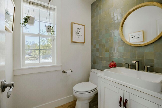 Building Photo - Gorgeous 4 Bedroom Home in NW Indian Peaks Neighborhood. Hardwood floors, Wine Closet and More