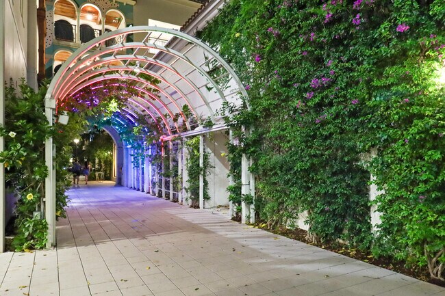 Building Photo - 600 S Dixie Hwy