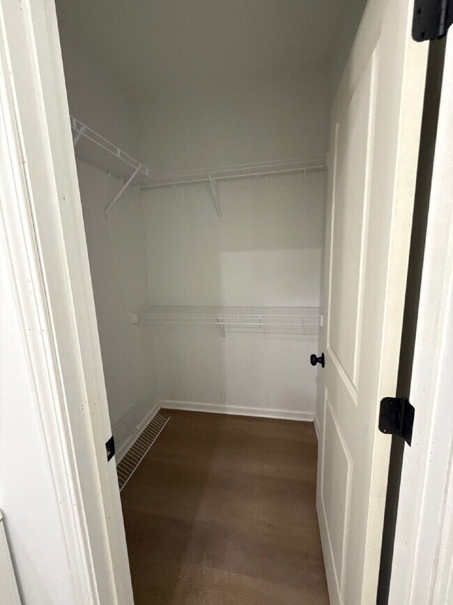 Building Photo - Fully Renovated Spacious 3BR in South Memphis – Section 8 Welcome