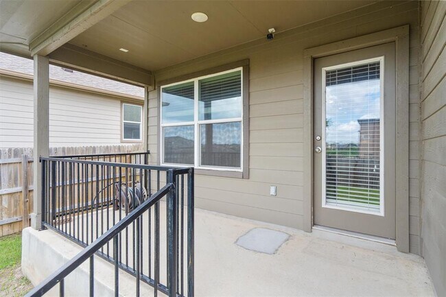 Building Photo - 116 Miles Dr
