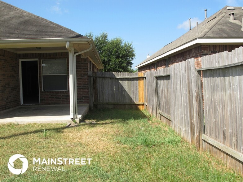 Building Photo - 19034 Piney Way Dr