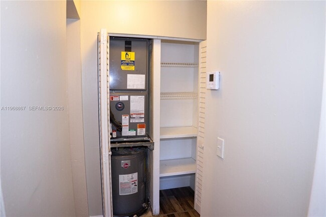 Building Photo - 4280 Woodside Dr