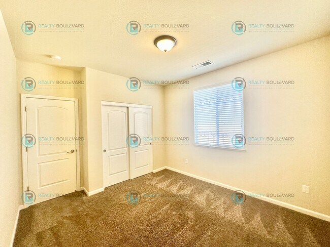 Building Photo - 3 Bedroom 2 Bathroom with Garage covered patio and beautiful yard!