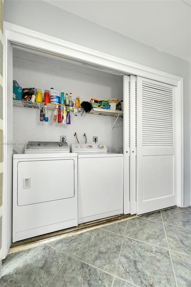 Building Photo - 2676 Carambola Cir N
