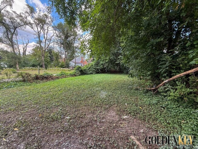 Building Photo - Updated 2 Bed 1 Bath on Detroit's Westside
